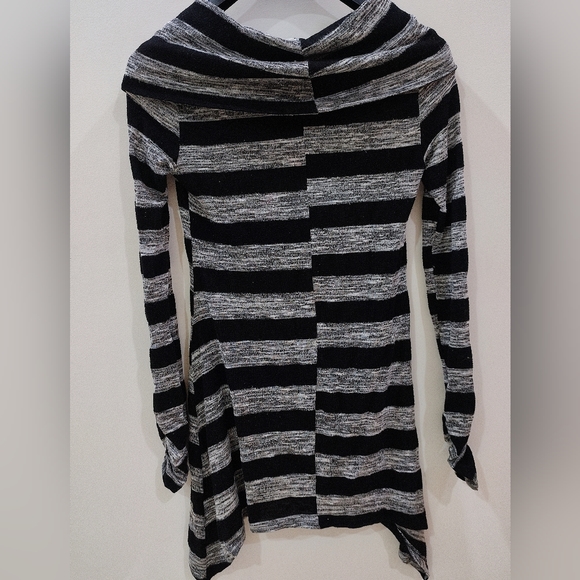 Stylish dress - Picture 3 of 4